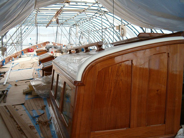 Barco de época Nordwind, reparaciones: doghouse grande.